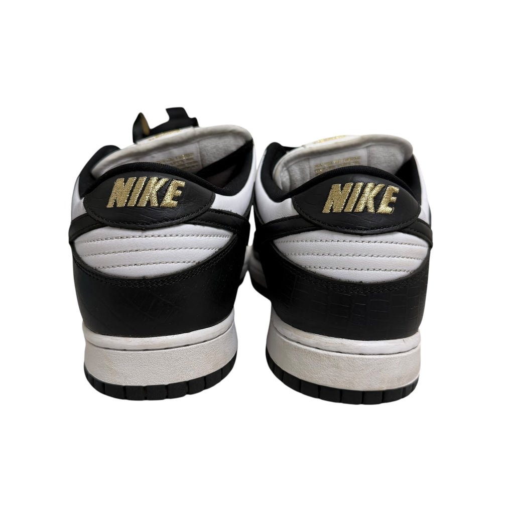 Supreme x Nike Dunk SB “Black/Stars” (Replacement Box)