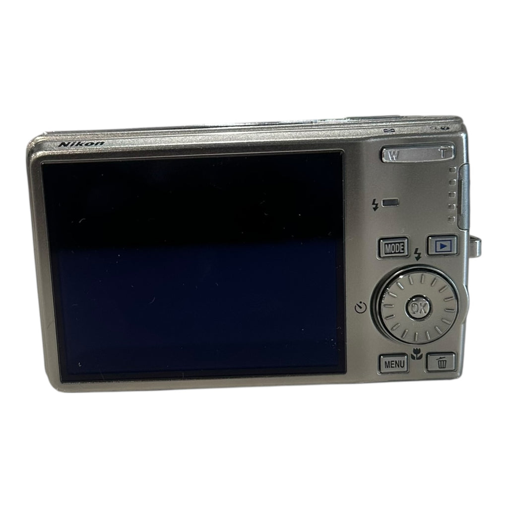 Nikon Coolpix S600 Silver Camera